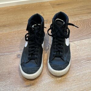 Men’s Nike mid blazer shoes - barely worn